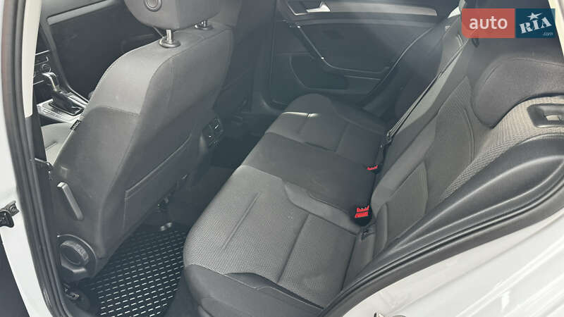 Хэтчбек Volkswagen e-Golf 2017 в Мироновке