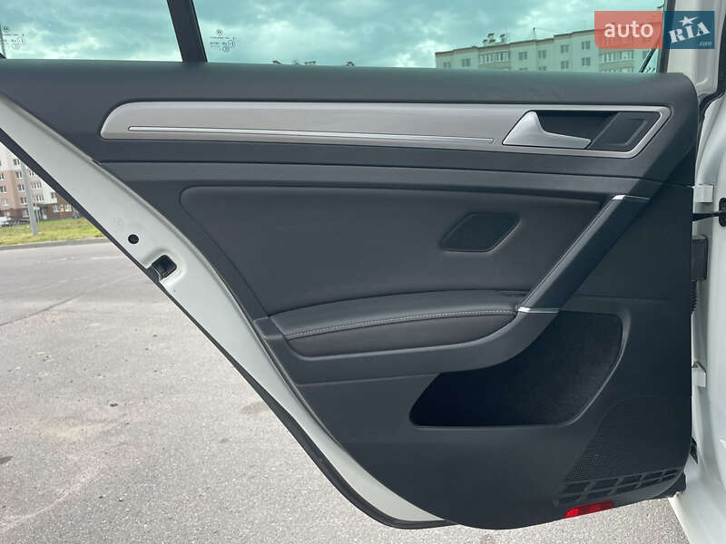 Хэтчбек Volkswagen e-Golf 2014 в Виннице