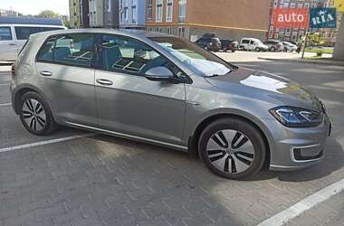Хэтчбек Volkswagen e-Golf 2017 в 