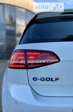 Хетчбек Volkswagen e-Golf 2015 в Києві