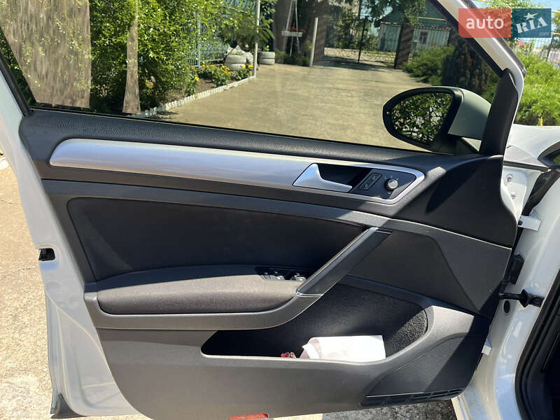 Хэтчбек Volkswagen e-Golf 2016 в Одессе