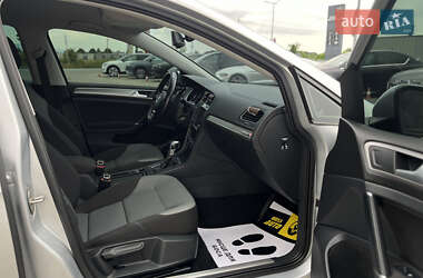 Хэтчбек Volkswagen e-Golf 2015 в 