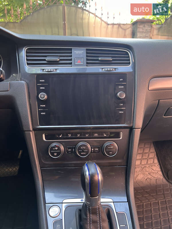 Хэтчбек Volkswagen e-Golf 2017 в Львове