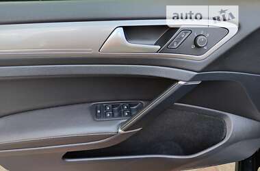 Хэтчбек Volkswagen e-Golf 2015 в 