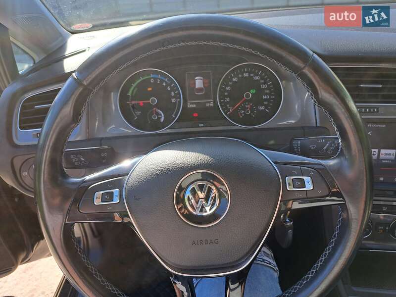 Хэтчбек Volkswagen e-Golf 2015 в Березному