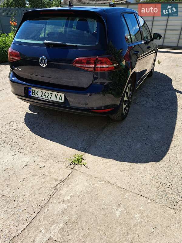 Хэтчбек Volkswagen e-Golf 2015 в Березному