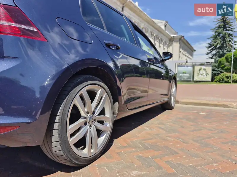 Volkswagen e-Golf 2015