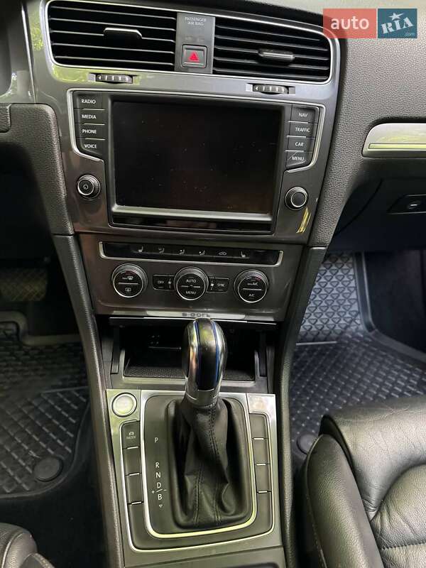 Хэтчбек Volkswagen e-Golf 2015 в Луцке