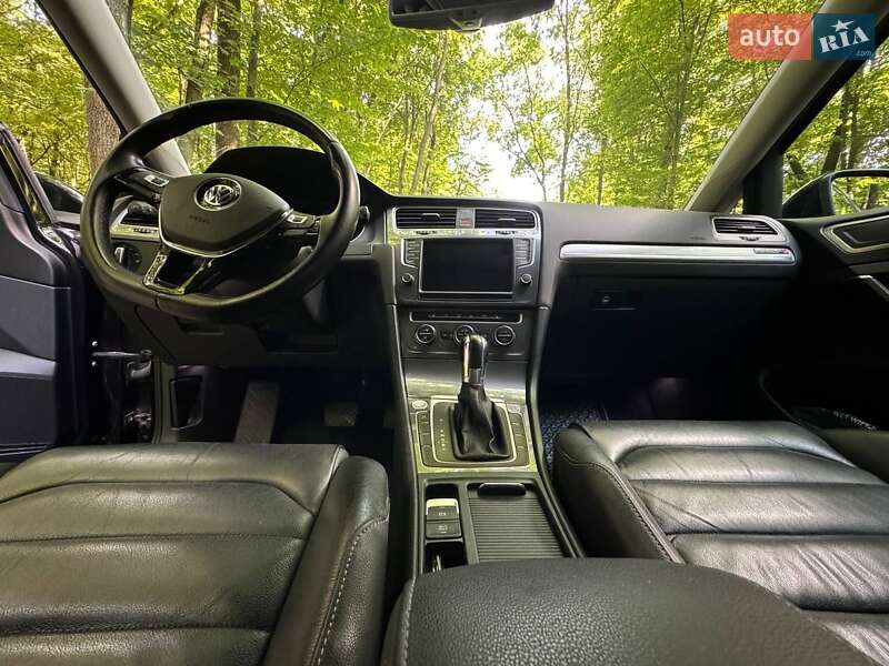 Хэтчбек Volkswagen e-Golf 2015 в Луцке