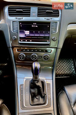Хетчбек Volkswagen e-Golf 2015 в 