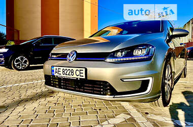 Хетчбек Volkswagen e-Golf 2015 в Дніпрі