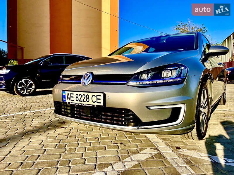 Volkswagen e-Golf 2015