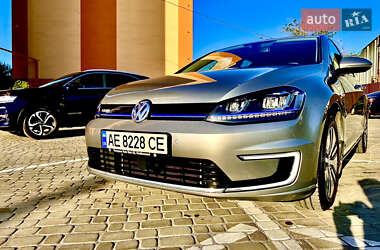 Хетчбек Volkswagen e-Golf 2015 в 