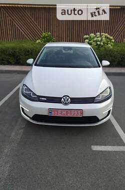 Хэтчбек Volkswagen e-Golf 2016 в Киеве