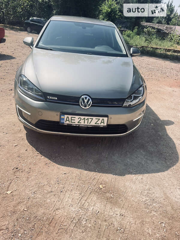 Volkswagen e-Golf 2015