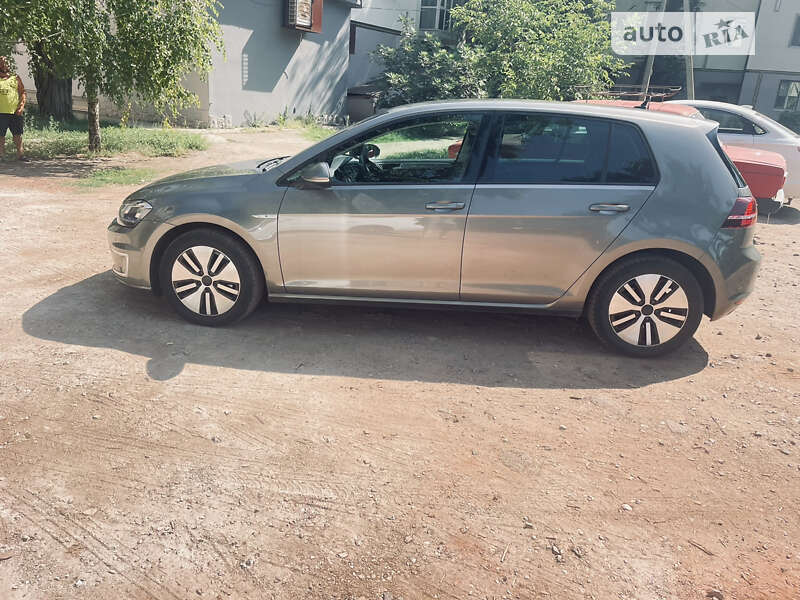 Хетчбек Volkswagen e-Golf 2015 в Кривому Розі