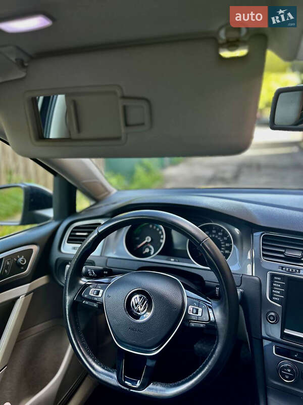 Хетчбек Volkswagen e-Golf 2015 в Дніпрі