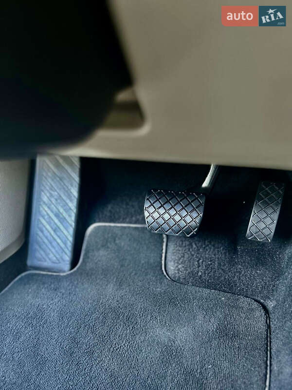 Хетчбек Volkswagen e-Golf 2015 в Дніпрі