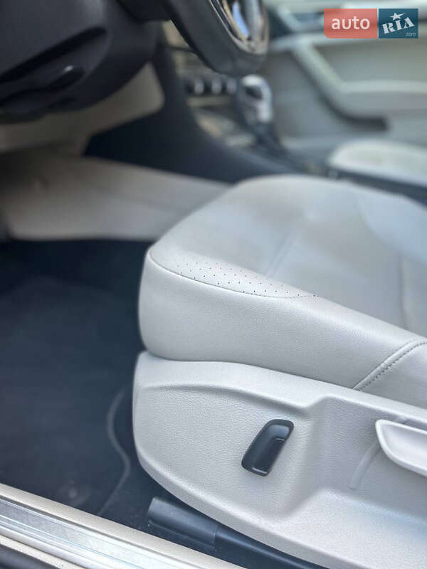 Хетчбек Volkswagen e-Golf 2015 в Дніпрі