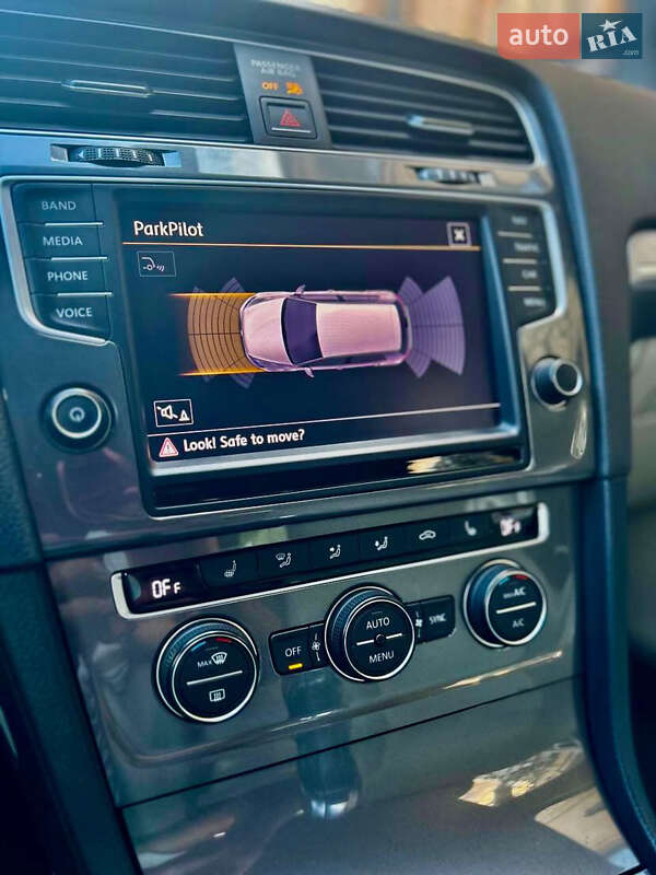 Хетчбек Volkswagen e-Golf 2015 в Дніпрі