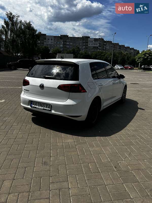 Хетчбек Volkswagen e-Golf 2015 в Черкасах