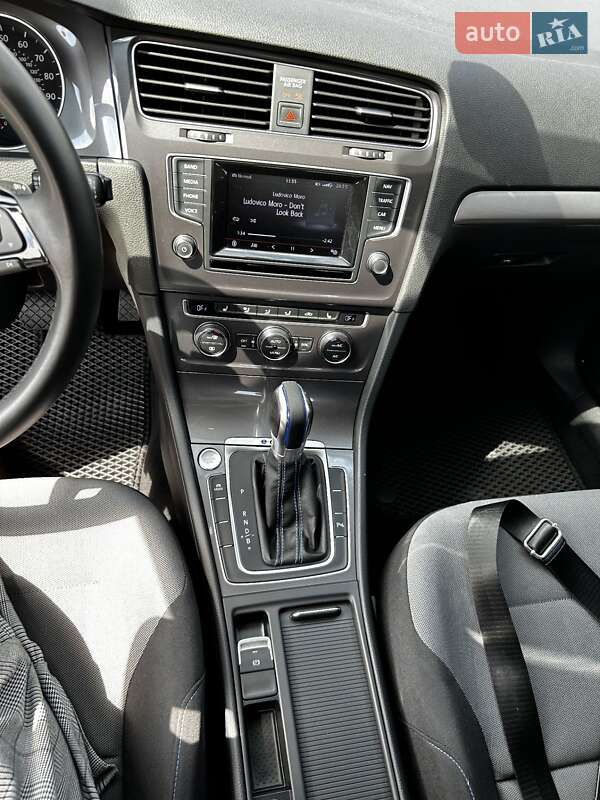 Хетчбек Volkswagen e-Golf 2015 в Черкасах