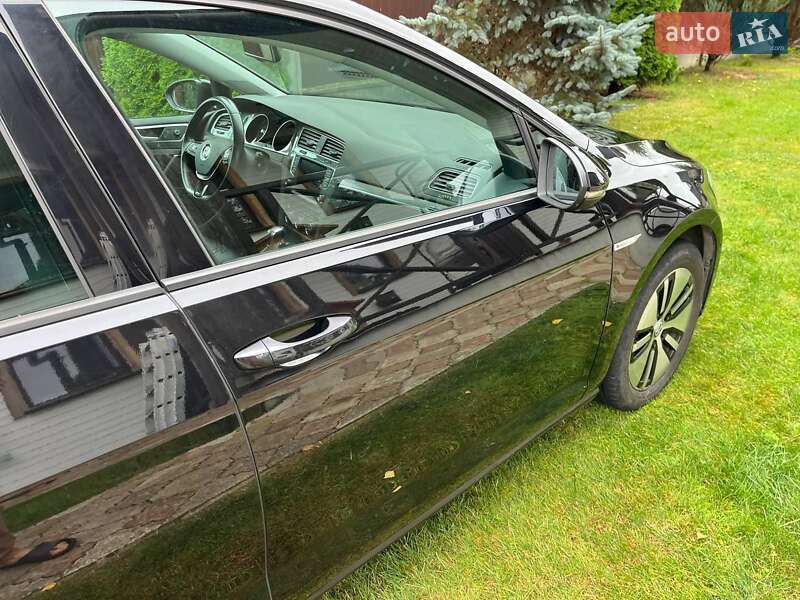 Хэтчбек Volkswagen e-Golf 2015 в Рожнятове