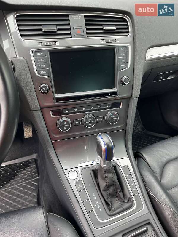 Хэтчбек Volkswagen e-Golf 2015 в Рожнятове