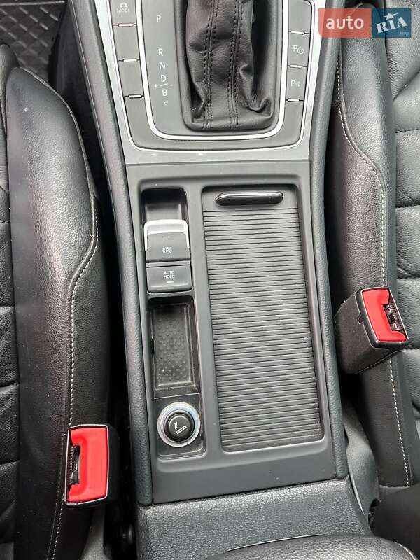 Хэтчбек Volkswagen e-Golf 2015 в Рожнятове