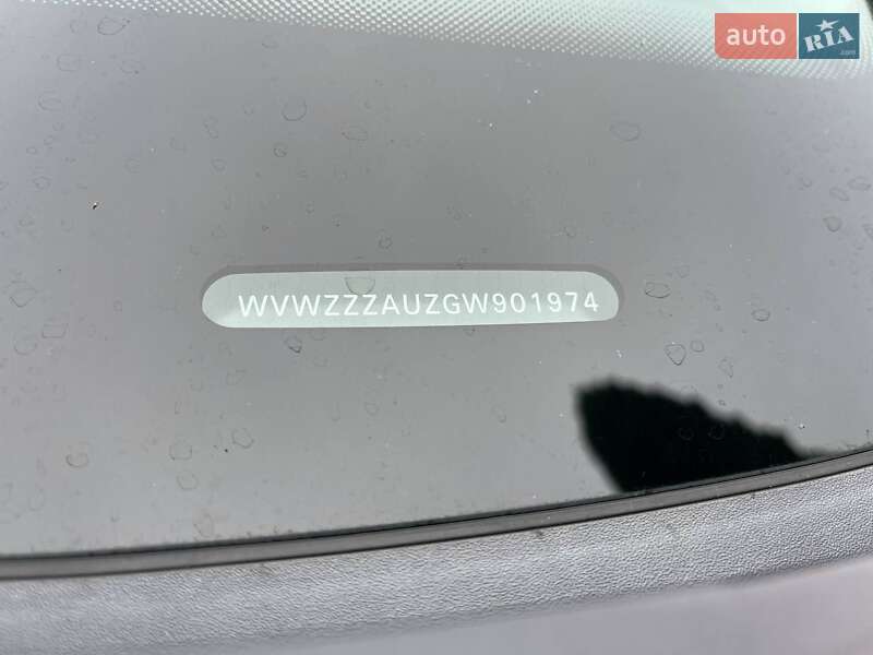 Хэтчбек Volkswagen e-Golf 2015 в Рожнятове