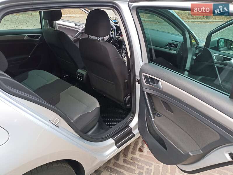 Хетчбек Volkswagen e-Golf 2015 в Кролевці