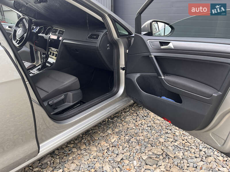 Хэтчбек Volkswagen e-Golf 2018 в Калуше