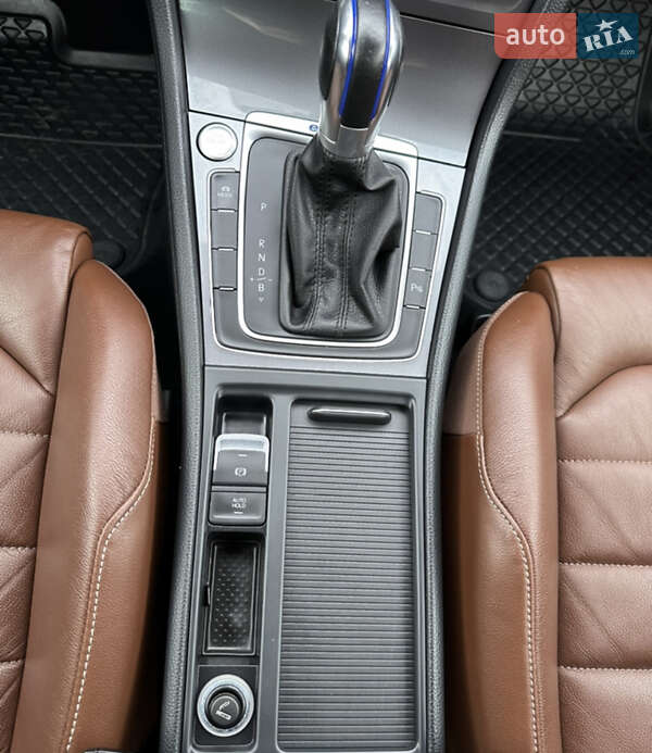 Хэтчбек Volkswagen e-Golf 2015 в Ивано-Франковске