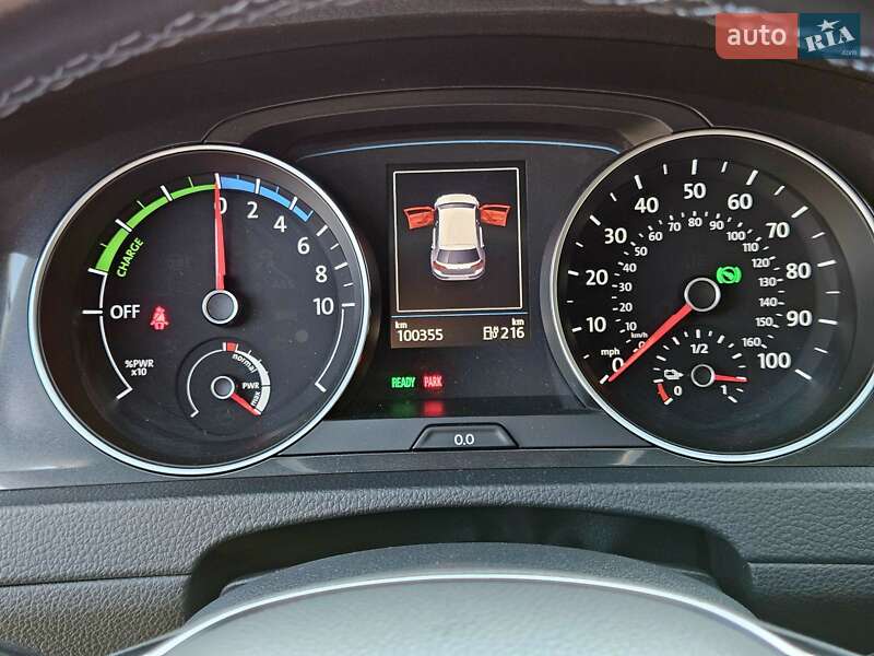 Хетчбек Volkswagen e-Golf 2017 в Дніпрі