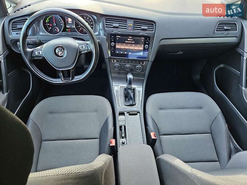 Хетчбек Volkswagen e-Golf 2017 в Дніпрі