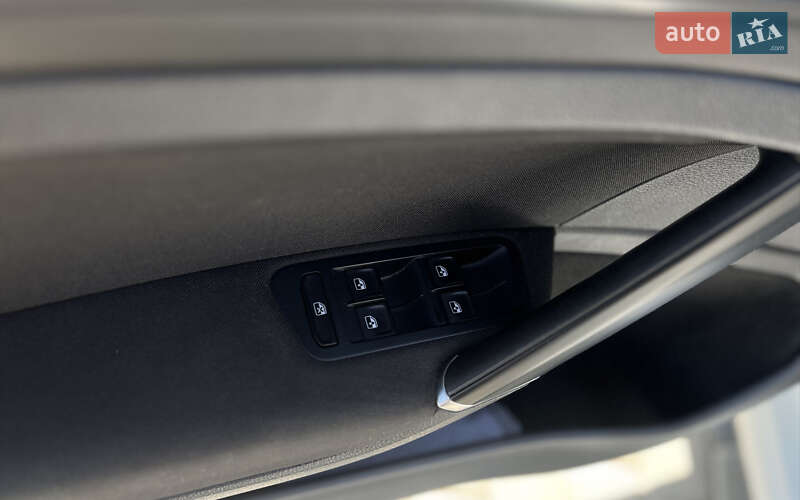 Хетчбек Volkswagen e-Golf 2017 в Мукачевому