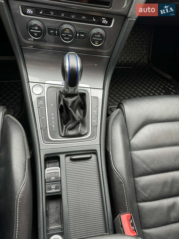 Хэтчбек Volkswagen e-Golf 2015 в Кропивницком