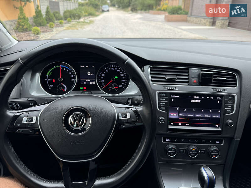 Хэтчбек Volkswagen e-Golf 2015 в Кропивницком