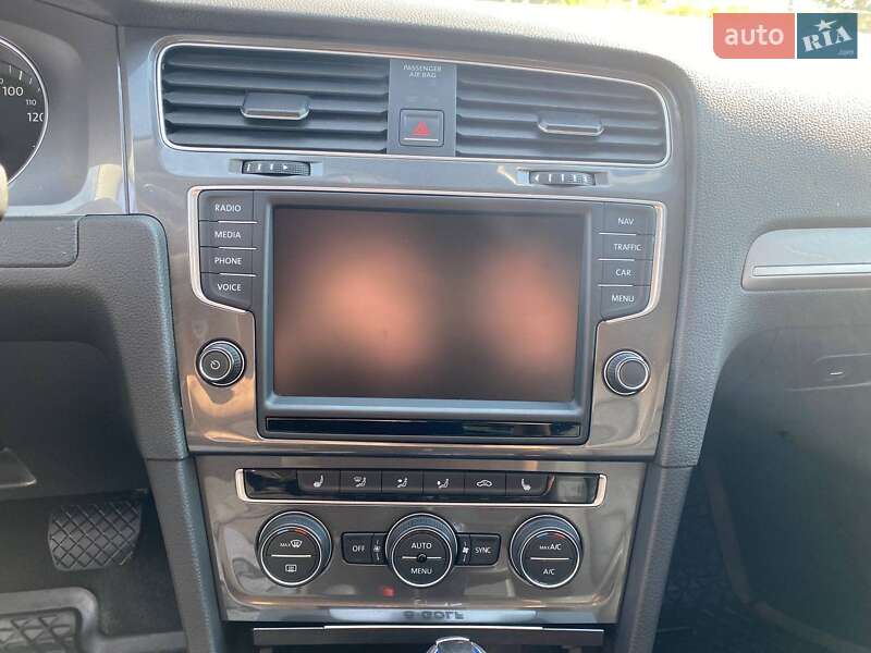 Хэтчбек Volkswagen e-Golf 2015 в Луцке