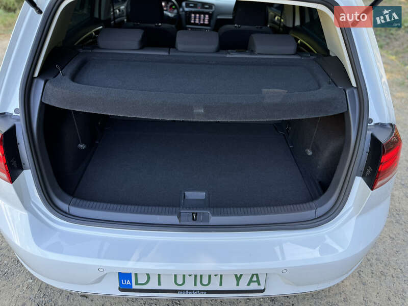 Хетчбек Volkswagen e-Golf 2019 в Чернівцях