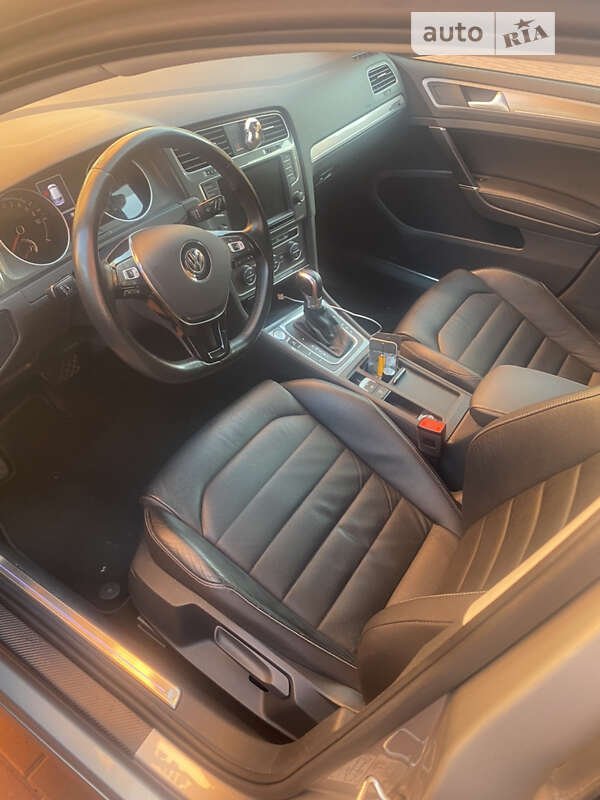 Хетчбек Volkswagen e-Golf 2016 в Києві