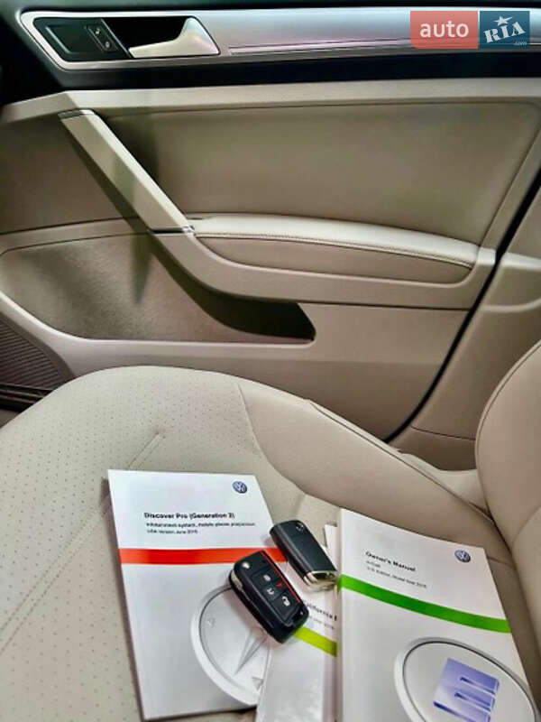 Хетчбек Volkswagen e-Golf 2015 в Дніпрі