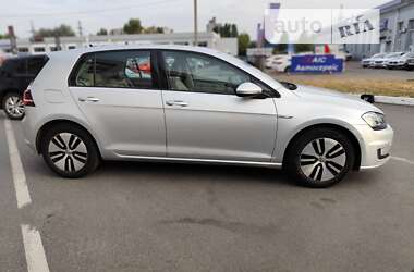 Хэтчбек Volkswagen e-Golf 2015 в Киеве