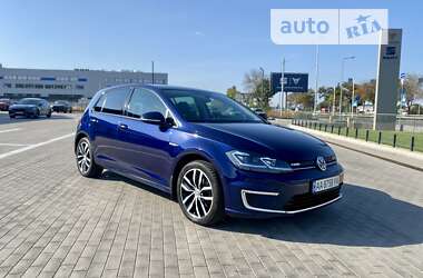 Хэтчбек Volkswagen e-Golf 2017 в Киеве