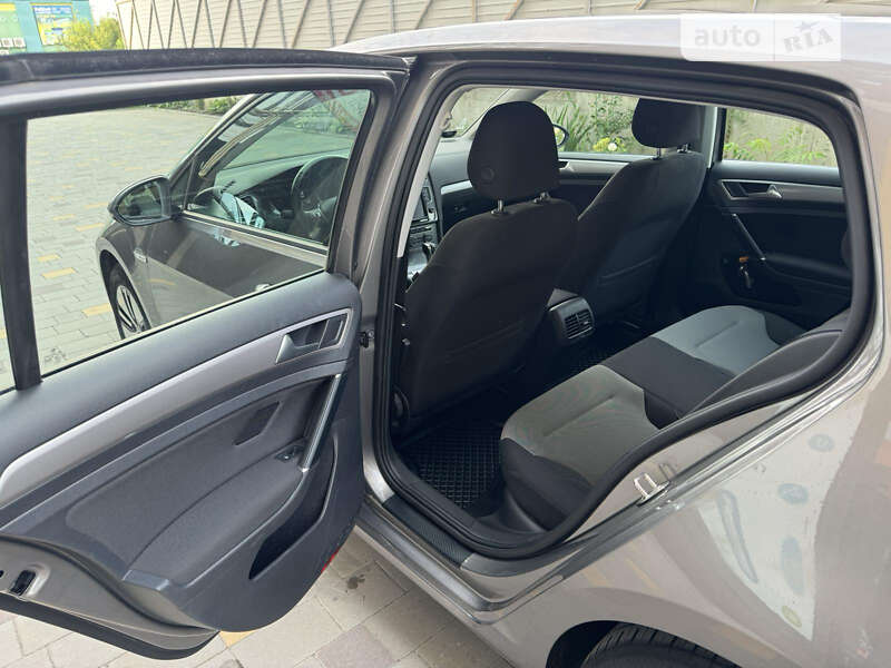 Хетчбек Volkswagen e-Golf 2015 в Красилові