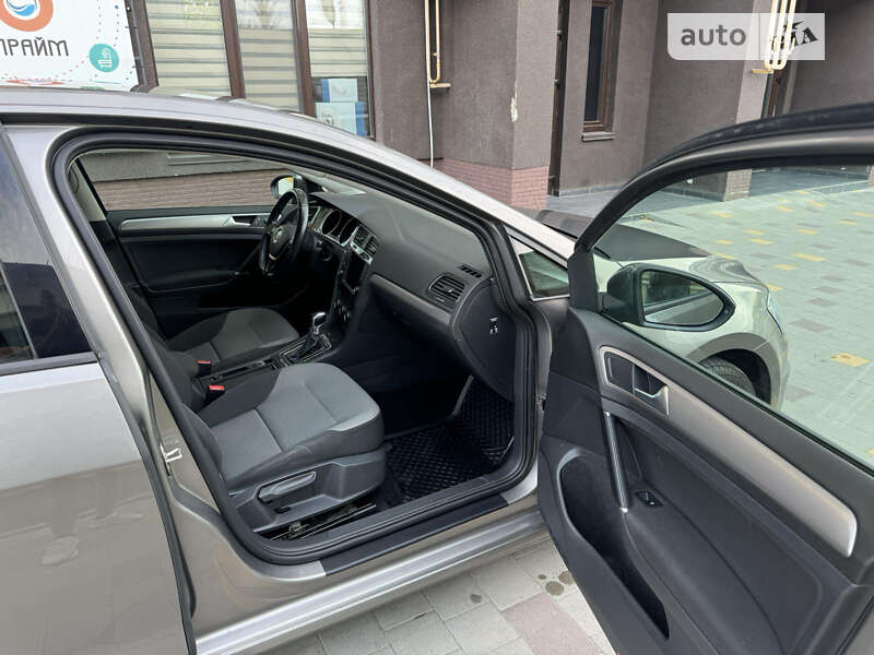 Хетчбек Volkswagen e-Golf 2015 в Красилові