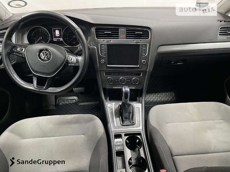 Хетчбек Volkswagen e-Golf 2015 в Красилові