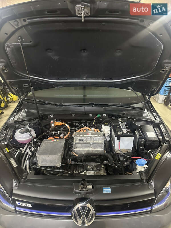 Хэтчбек Volkswagen e-Golf 2018 в Тернополе