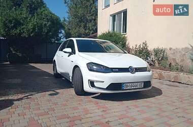 Хэтчбек Volkswagen e-Golf 2015 в 