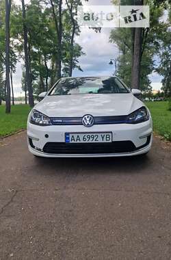 Хетчбек Volkswagen e-Golf 2015 в Києві